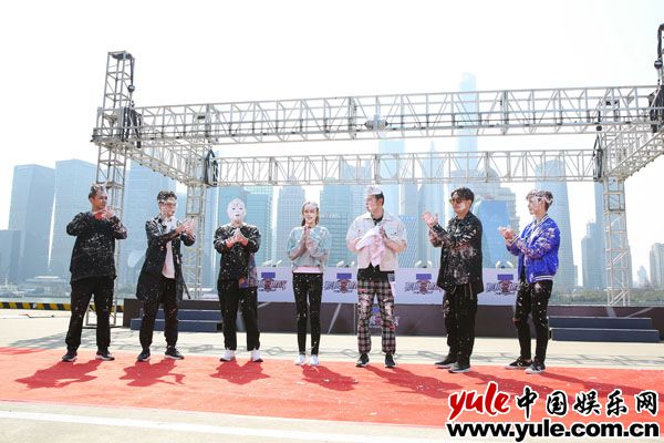 全员 《极限挑战5》首播孙红雷场外应援 雷佳音岳云鹏热巴齐登场