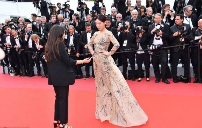 《延禧攻略》女配戛纳红毯疑停留过久被驱赶,曾自夸会红过章子怡