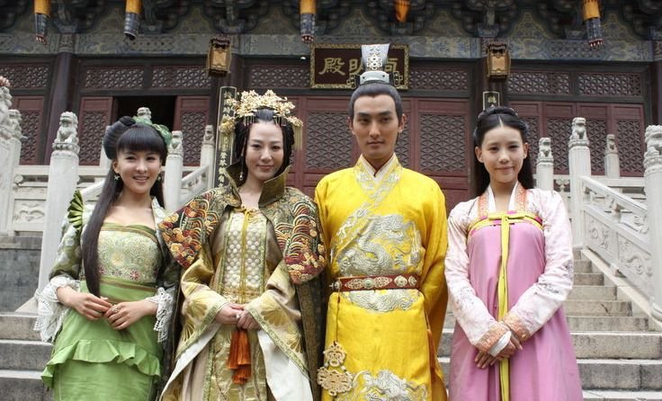 《延禧攻略》女配戛纳红毯疑停留过久被驱赶,曾自夸会红过章子怡