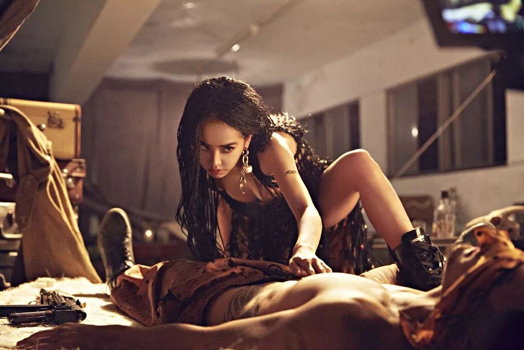 蔡依林和32个裸男又上热搜!39岁的她还有什么不敢做的?