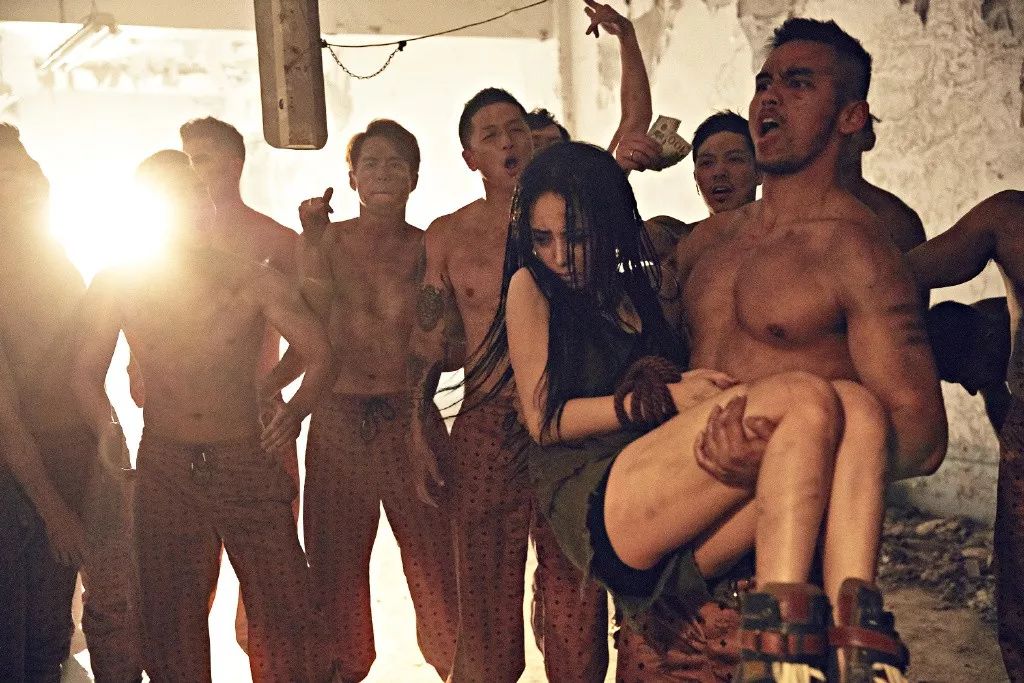 蔡依林和32个裸男又上热搜!39岁的她还有什么不敢做的?