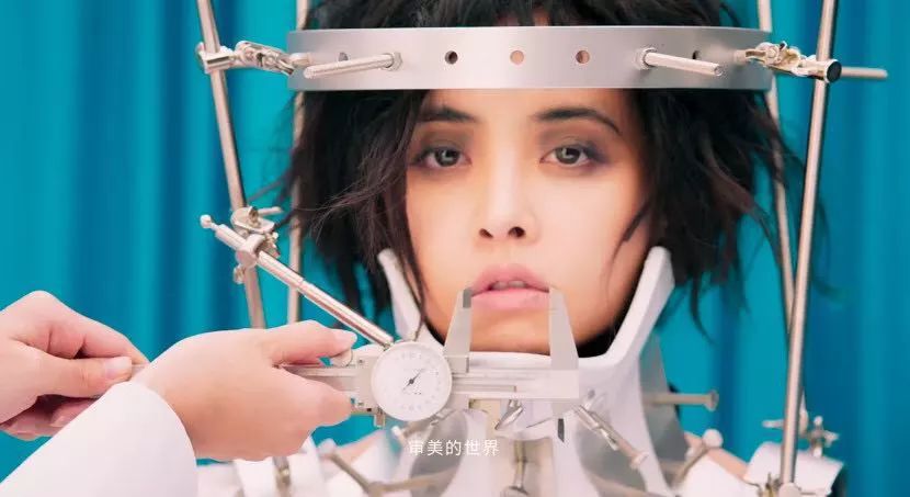 蔡依林和32个裸男又上热搜!39岁的她还有什么不敢做的?