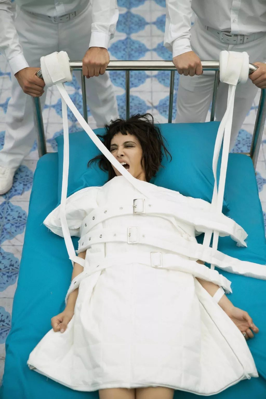 蔡依林和32个裸男又上热搜!39岁的她还有什么不敢做的?