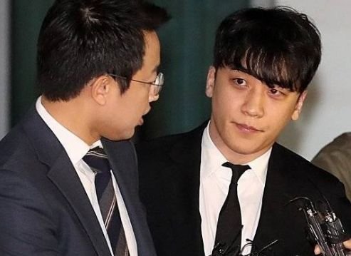 魔幻逆转!一己之力掀起娱乐圈腥风血雨,黄毒全占,他竟然全身而退了???