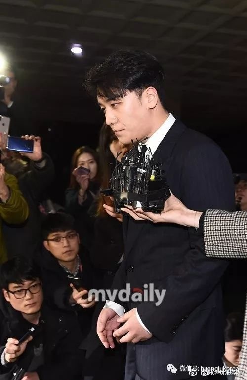 魔幻逆转!一己之力掀起娱乐圈腥风血雨,黄毒全占,他竟然全身而退了???