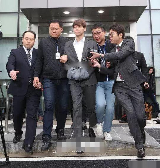 魔幻逆转!一己之力掀起娱乐圈腥风血雨,黄毒全占,他竟然全身而退了???