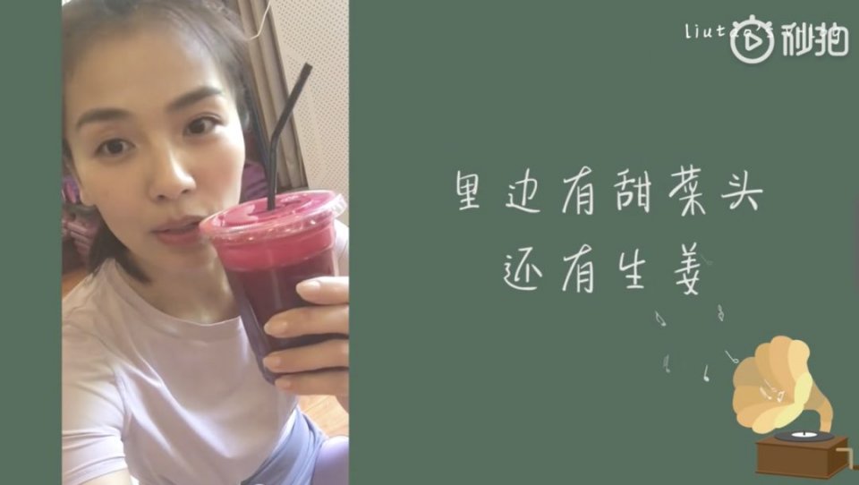 120斤的刘涛为减肥直播喝不明红色液体?而90斤的张雪迎脚踝比脖子粗...