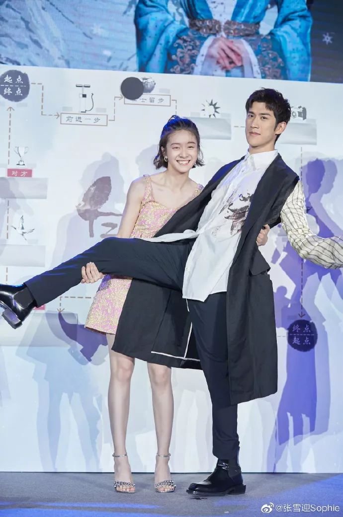 120斤的刘涛为减肥直播喝不明红色液体?而90斤的张雪迎脚踝比脖子粗...