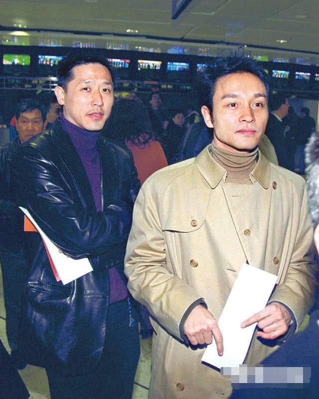 张国荣挚爱唐鹤德卖楼赚了八百万,港媒指他继承三亿遗产衣食无忧