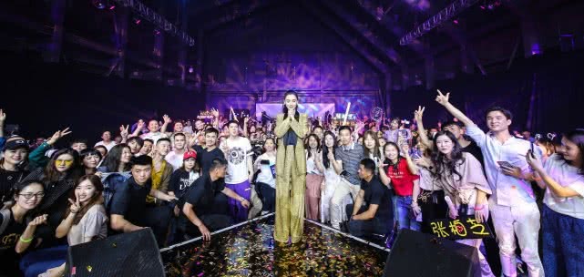 张柏芝首次开办生日会,经典歌曲重现,一个细节暴露其感情状态