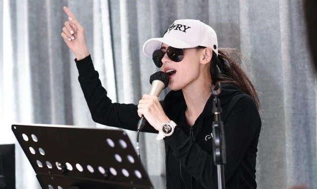 张柏芝首次开办生日会,经典歌曲重现,一个细节暴露其感情状态