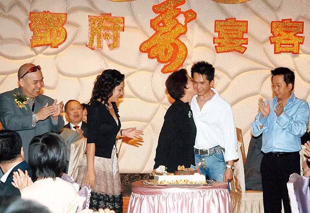 祥嫂入院!她竟也会倒下,为4亿遗产与四亲生子女开撕的劲去哪了