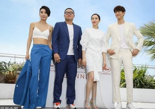 从刀削鼻子、眯眯眼到靠颜值A爆全娱乐圈,她的脸和人生一样精彩!