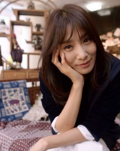 从刀削鼻子、眯眯眼到靠颜值A爆全娱乐圈,她的脸和人生一样精彩!