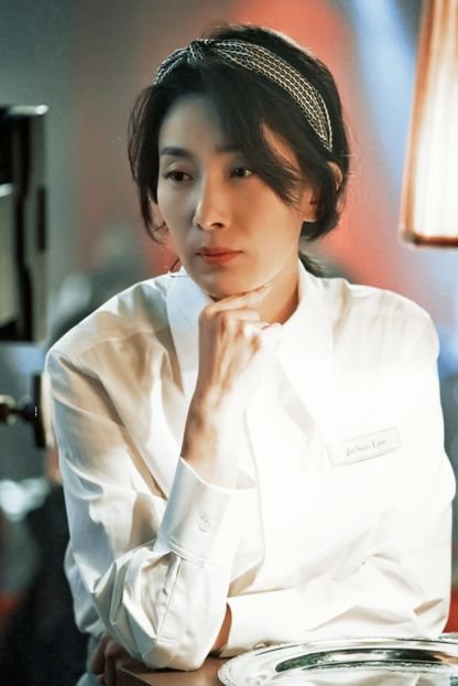 从刀削鼻子、眯眯眼到靠颜值A爆全娱乐圈,她的脸和人生一样精彩!