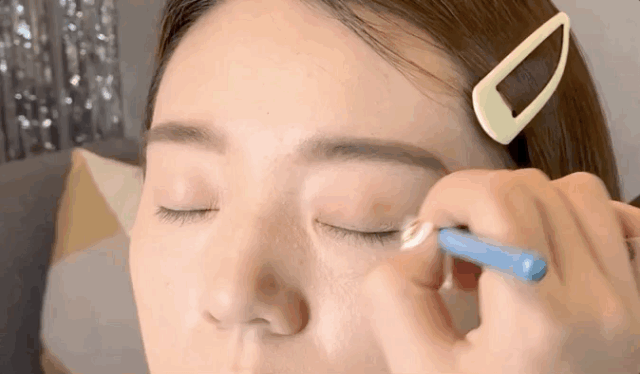 宋祖儿被曝16岁接吻照,前男友的颜值惊呆众人!