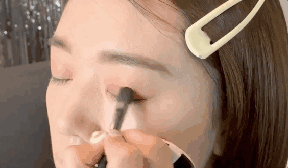 宋祖儿被曝16岁接吻照,前男友的颜值惊呆众人!