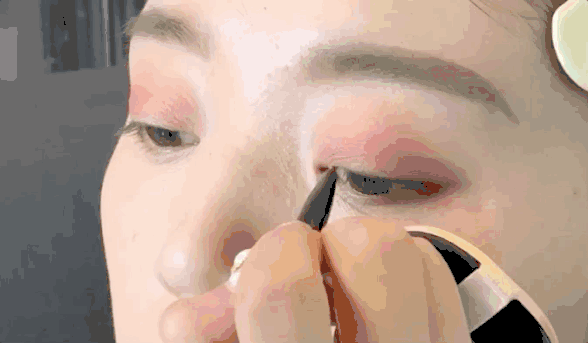 宋祖儿被曝16岁接吻照,前男友的颜值惊呆众人!