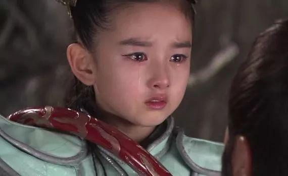 宋祖儿被曝16岁接吻照,前男友的颜值惊呆众人!