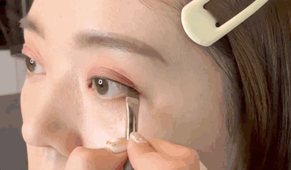 宋祖儿被曝16岁接吻照,前男友的颜值惊呆众人!