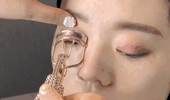 宋祖儿被曝16岁接吻照,前男友的颜值惊呆众人!