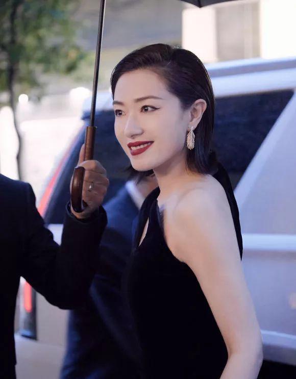 �����������ȴ��ײ������Ӱ���������˴���ٵ���ɫ����ճ������