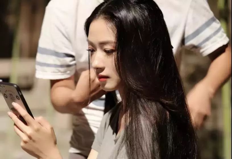 �����������ȴ��ײ������Ӱ���������˴���ٵ���ɫ����ճ������