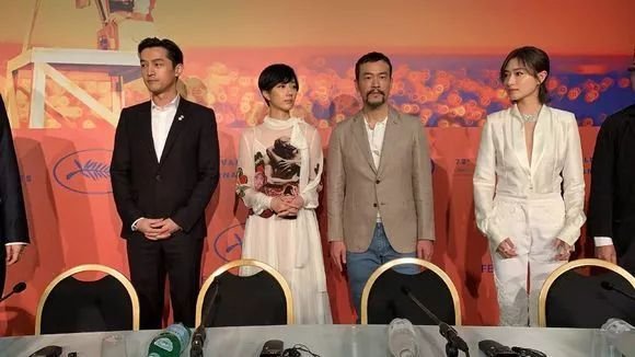 �����������ȴ��ײ������Ӱ���������˴���ٵ���ɫ����ճ������