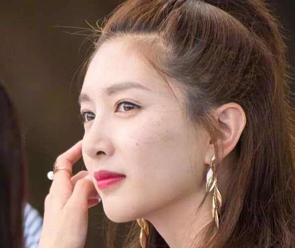 �����������ȴ��ײ������Ӱ���������˴���ٵ���ɫ����ճ������