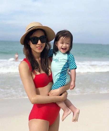 �Ӽ���һ���Ŀ�����������������ò��Ů���з����������չ��޶�