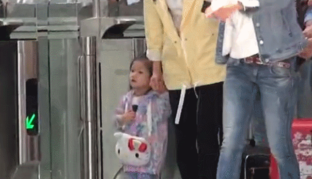 �Ӽ���һ���Ŀ�����������������ò��Ů���з����������չ��޶�