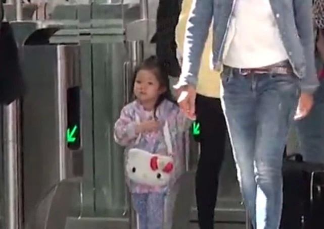 �Ӽ���һ���Ŀ�����������������ò��Ů���з����������չ��޶�