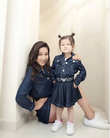 �Ӽ���һ���Ŀ�����������������ò��Ů���з����������չ��޶�