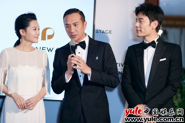 许晴出席《刀背藏身》定档发布会 许晴亮相戛纳闭幕式红毯 《刀背藏身》真刀上阵挑战侠女