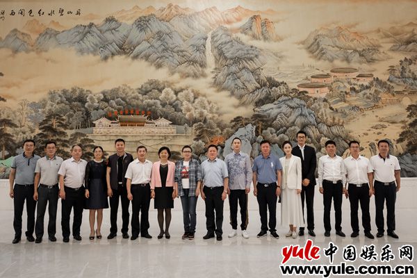 胡兵与《古田军号》主创合影 《古田军号》嘹亮启动全国路演 胡兵收获导演盛赞演技真挚
