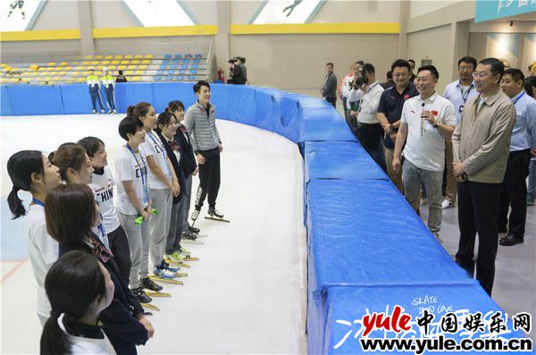 《冰糖炖雪梨》 领导探班《冰糖炖雪梨》剧组 大赞匠心寄予厚望