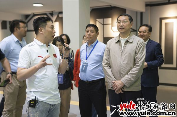 电视剧《冰糖炖雪梨》领导探班 领导探班《冰糖炖雪梨》剧组 大赞匠心寄予厚望