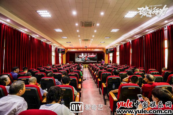 《破冰行动》禁毒宣讲进社区 《破冰行动》联合禁毒局进社区 禁毒宣讲弘扬正能量