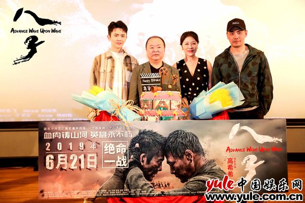 导演高希希与岳红刘端端邵兵“母子三人”齐聚 《八子》忆峥嵘岁月登新闻联播 刘端端邵兵岳红“母子”大团圆
