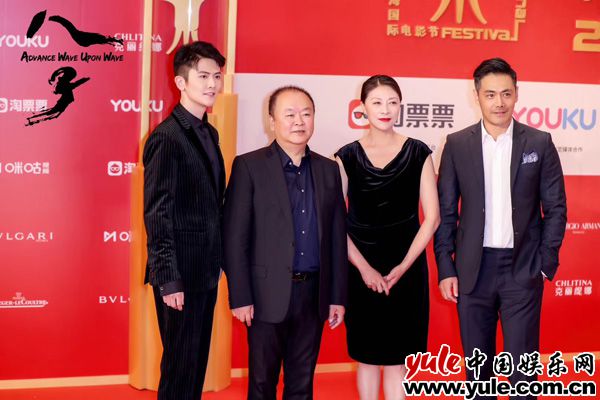 岳红同剧组亮相上海国际电影节 《八子》剧组亮相上海国际电影节 岳红尽显优雅端庄