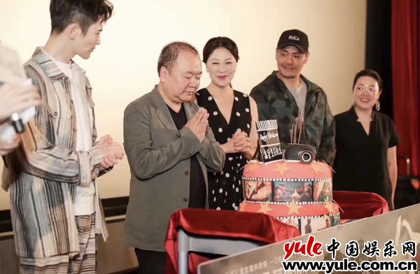导演高希希生日 《八子》剧组亮相上海国际电影节 岳红尽显优雅端庄