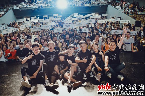 合影 《银河补习班》:用手工“烘焙”父爱