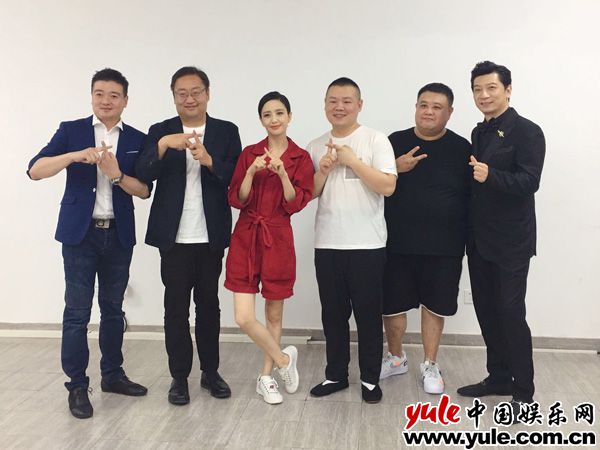 佟丽娅岳云鹏田雨 田雨亮相上海电影节 与佟丽娅助阵岳云鹏相声专场