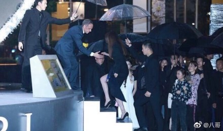 005zAMBDly1g4653j2c52j30hr0aemz5