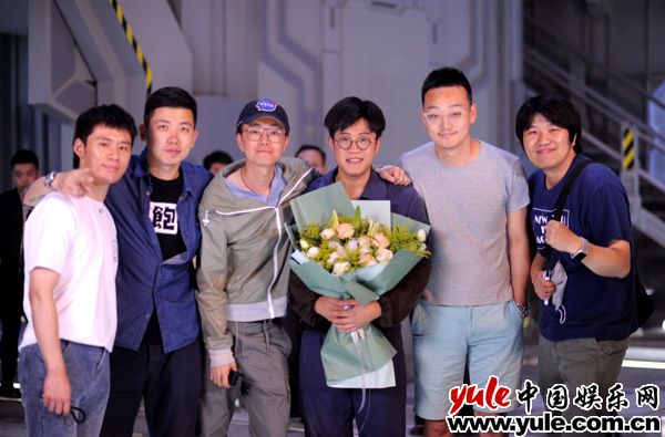 王亮剧照3 科幻喜剧电影《龙潭村外星人事件》杀青 喜剧新星王亮带你燃爆夏季