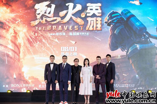 谭卓《烈火英雄》2 谭卓主演两大顶级制作电影 《烈火英雄》《被光抓走的人》新片来袭