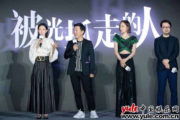 谭卓《被光抓走的人》2 谭卓主演两大顶级制作电影 《烈火英雄》《被光抓走的人》新片来袭