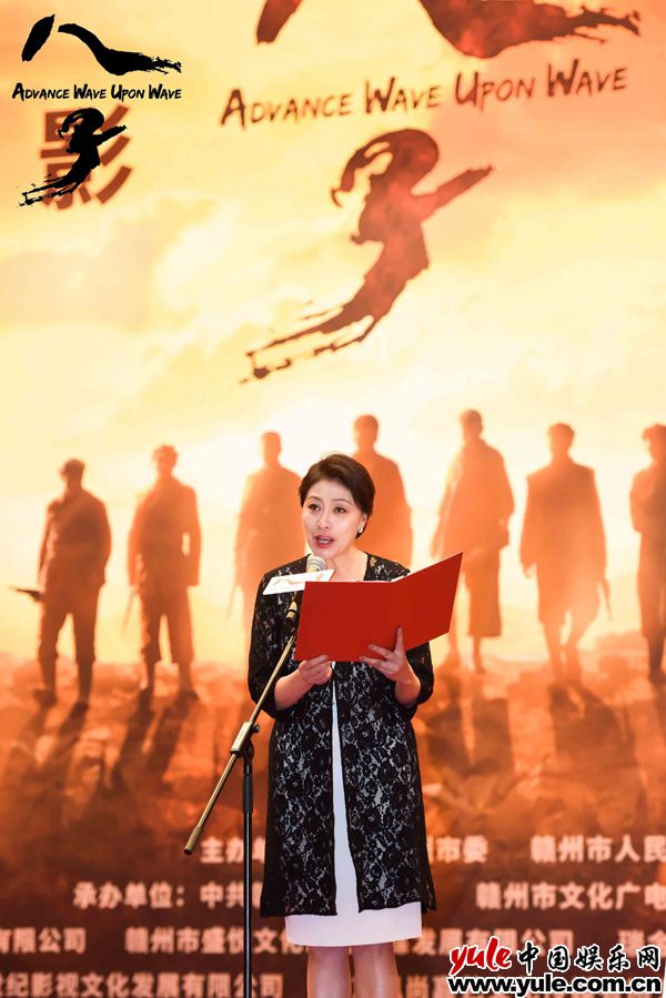 演员岳红在人民大会堂 《八子》今日上映 岳红含泪盼儿归