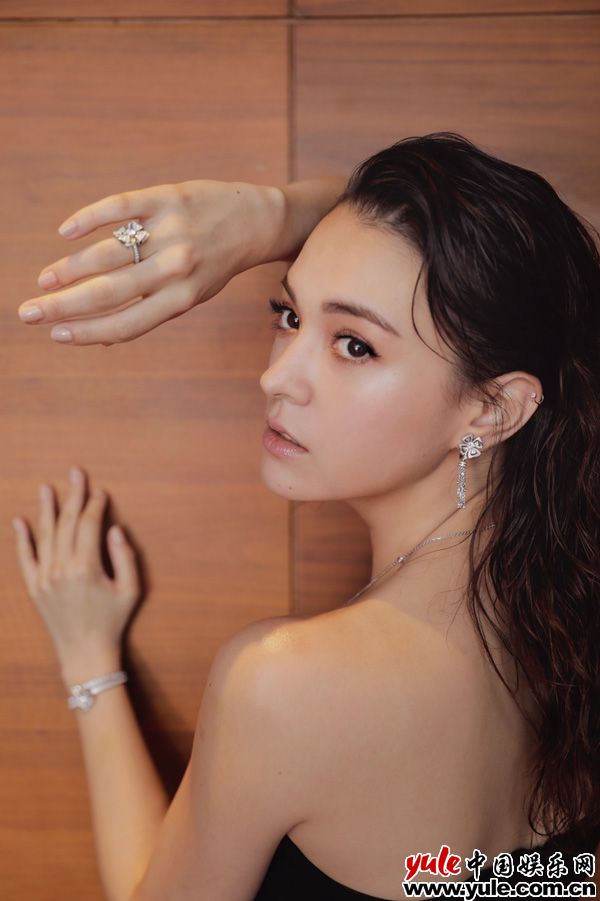 张榕容上影节一人“分饰”多角?多重身份表现出色