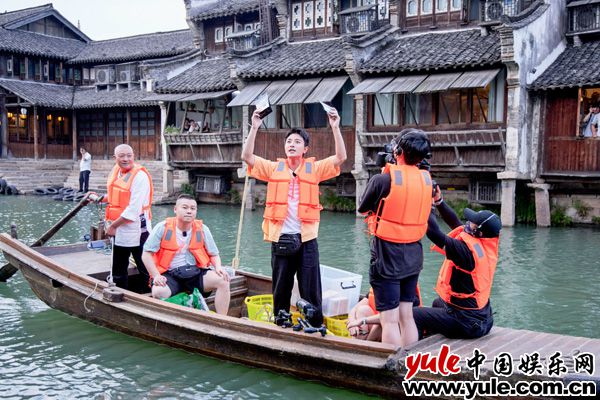 贾乃亮 孙红雷“衣锦还乡” 《极限挑战5》“助农为乐”各显神通